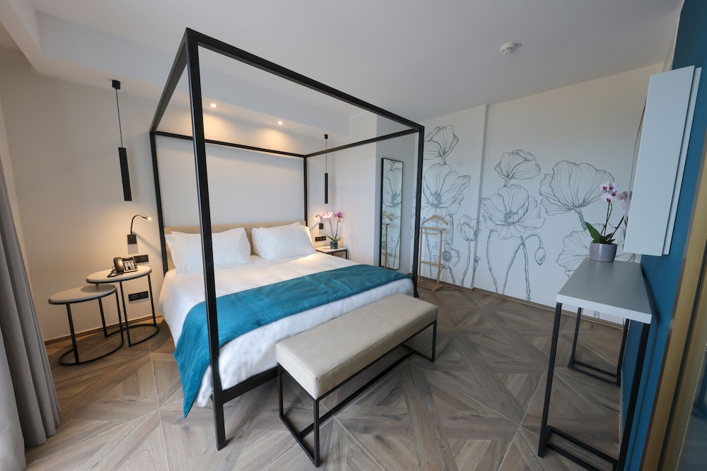 Honeymoon Double Room, Sea View - Photo 11