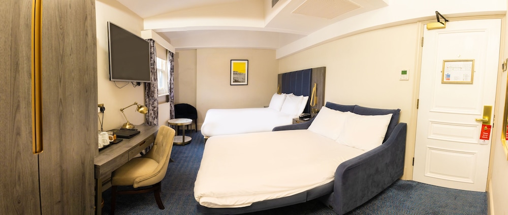Room, 1 Double Bed with Sofa bed - Photo 7