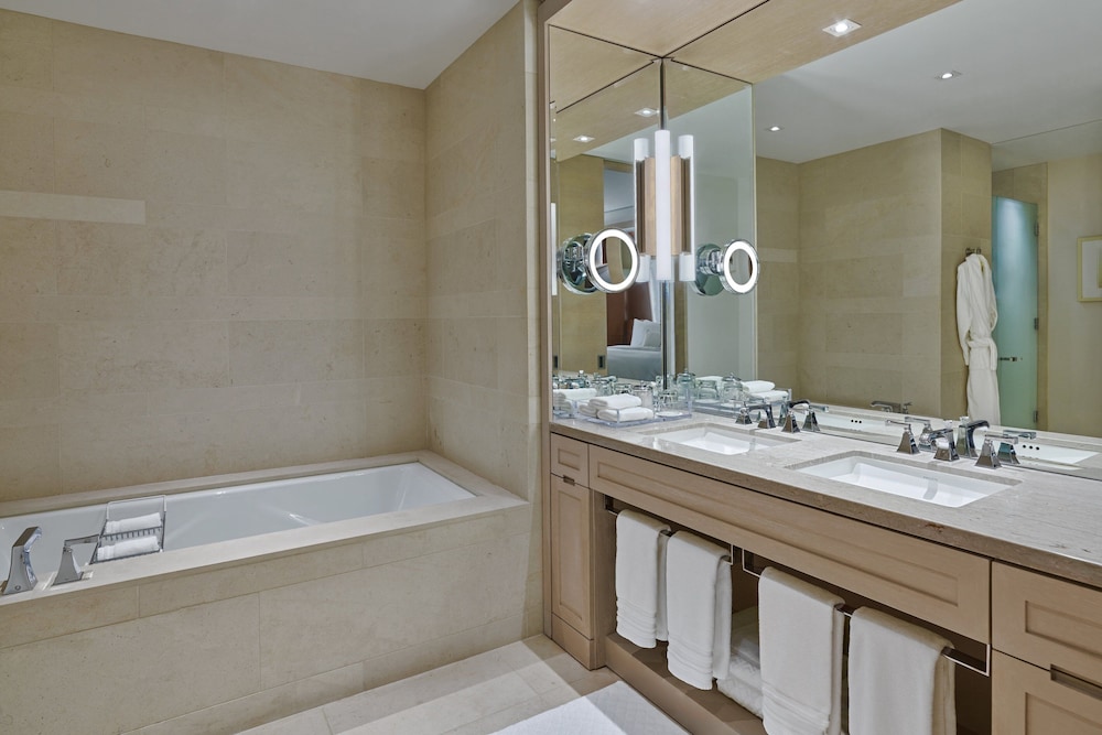 Suite, 1 Bedroom - Photo 7
