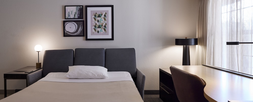 Suite, 1 Bedroom - Photo 4
