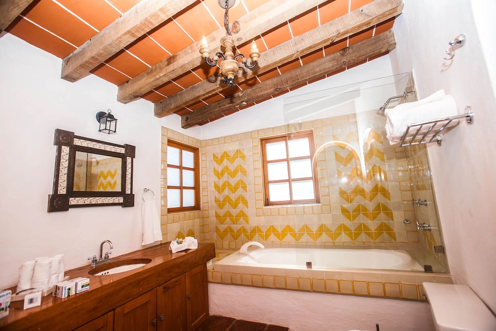Premium Villa, Multiple Beds, Hot Tub, Hill View photo 2