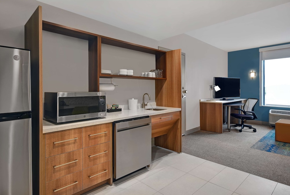 Suite, 1 King Bed, Accessible, Bathtub (Mobility & Hearing) - Photo 3