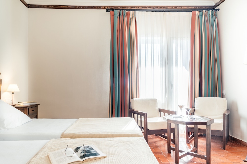 Standard Twin Room - Photo 5