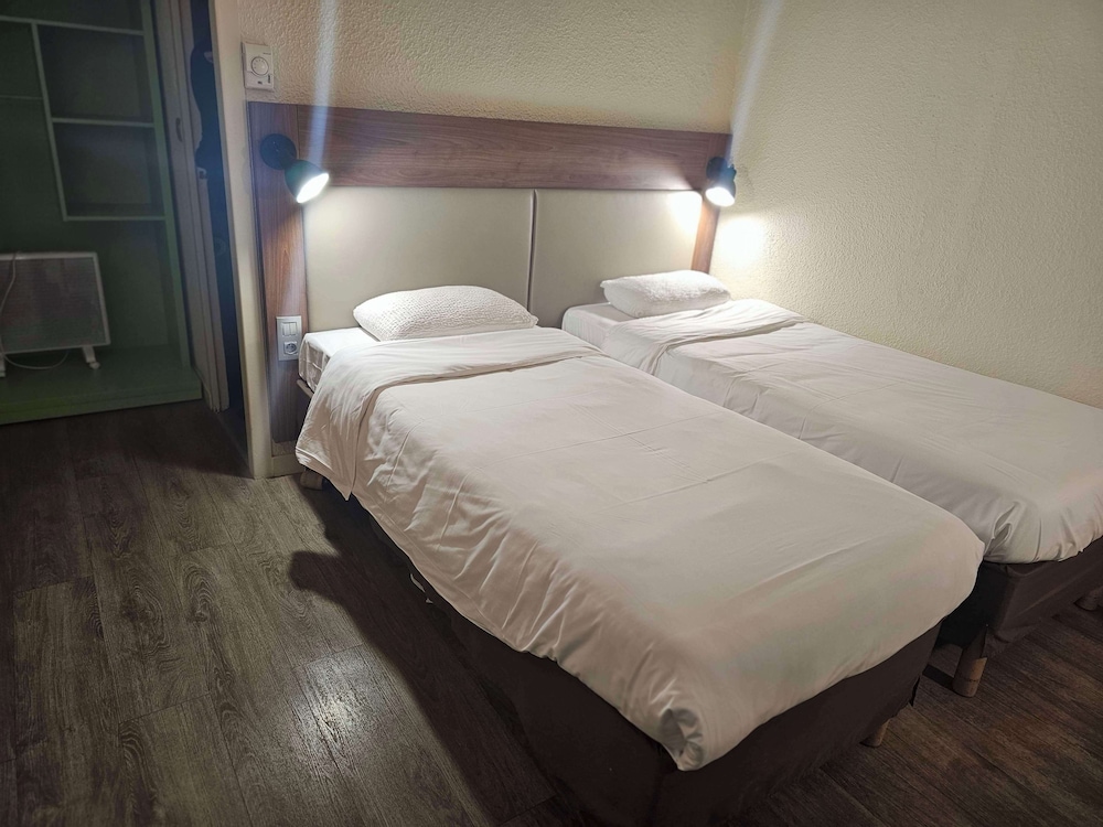 Standard Room, 2 Twin Beds - Photo 1