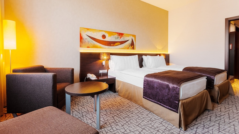 Standard Room, 2 Twin Beds, City View (High Floor) photo 3