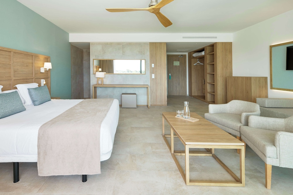 Family Suite (2 Adults & 1 Children)