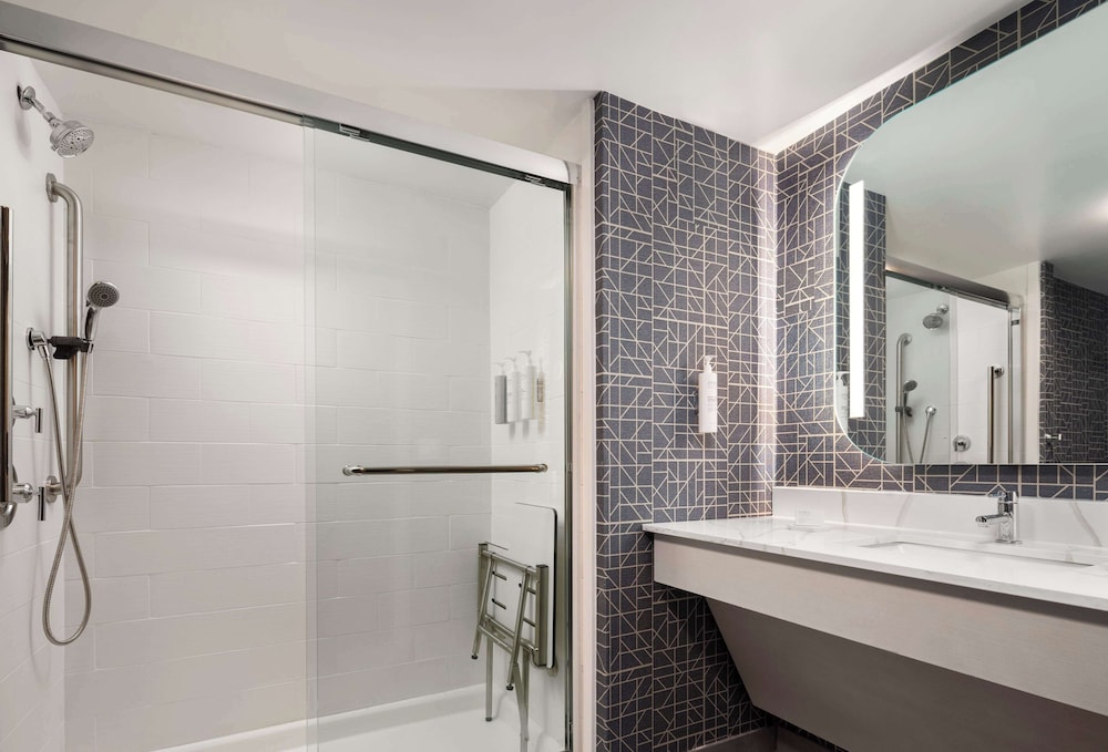 Classic Studio Suite, 1 King Bed with Sofa bed, Accessible (Mobility & Hearing, Roll-in Shower)