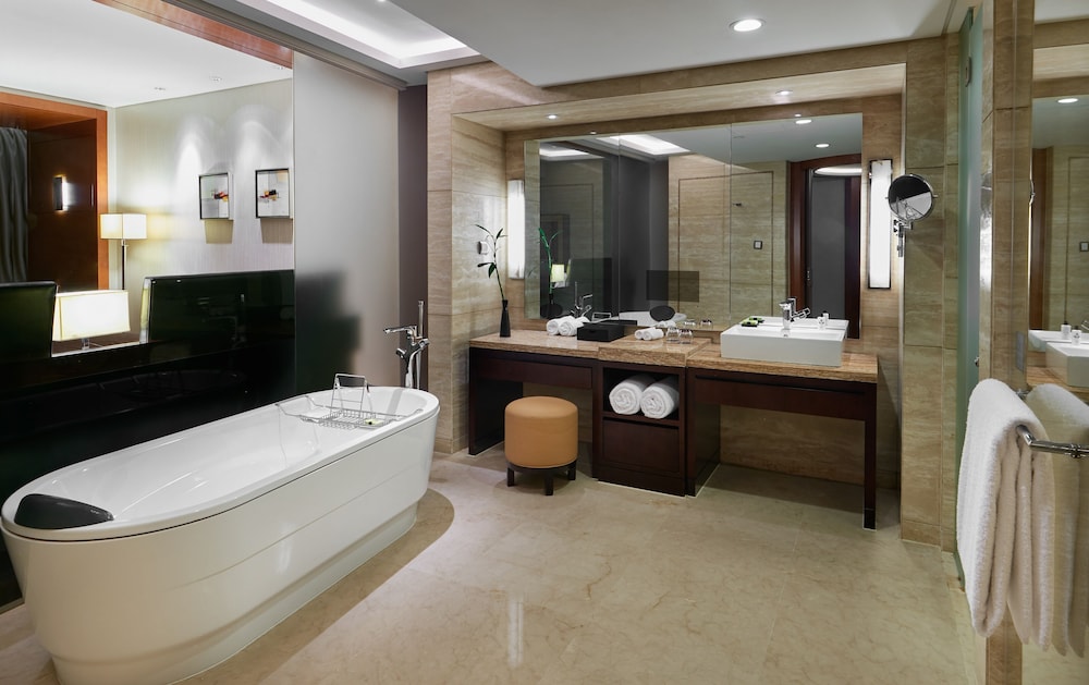 Suite, 1 Bedroom, Accessible, Club Lounge Access - Photo 5