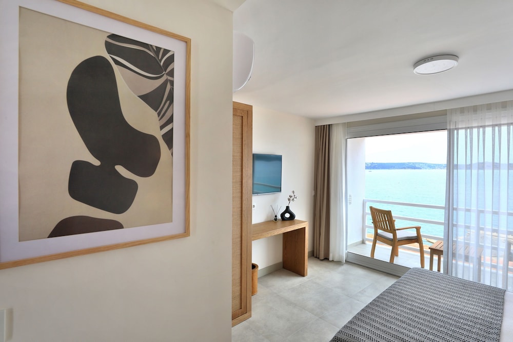 Junior Suite, 2 Bedrooms, Sea View photo 2