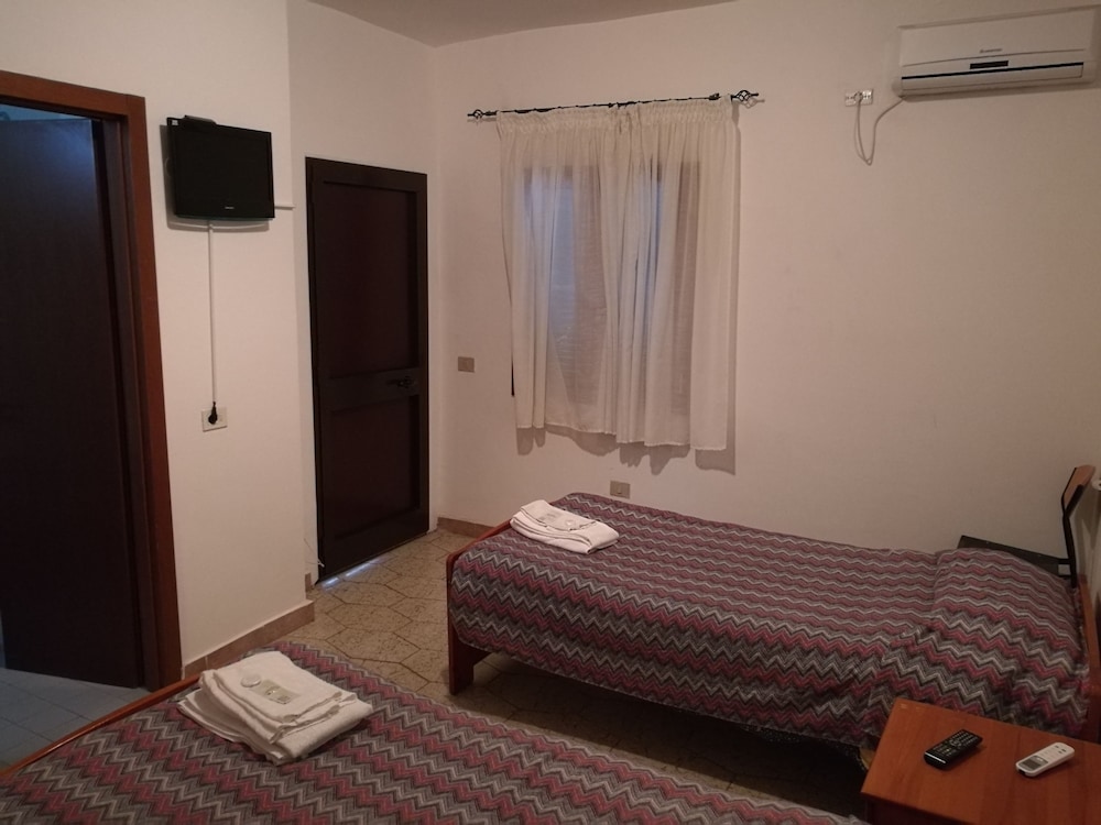 Economy Double or Twin Room photo 2