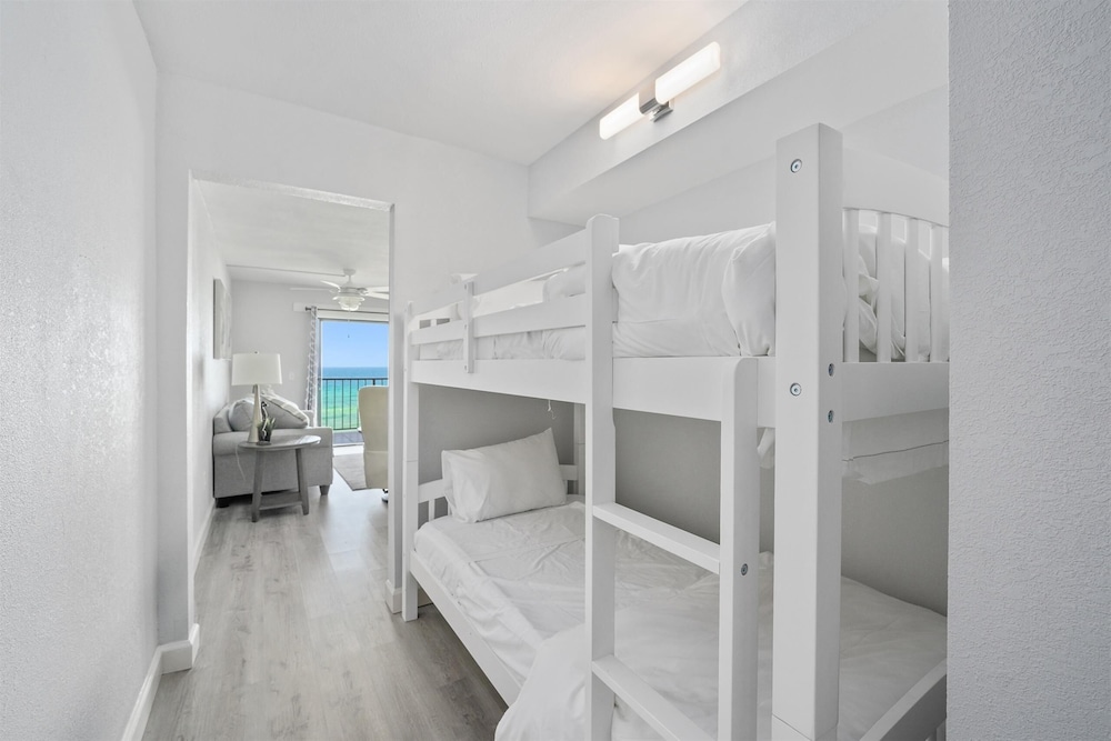 Condo, 1 King Bed with Sofa bed (The Summit 626)