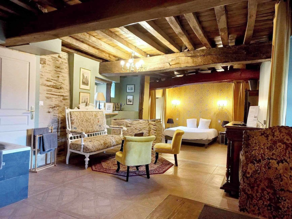 Deluxe Studio Suite, 1 Queen Bed, Non Smoking, Hot Tub