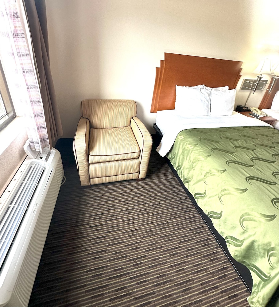 Standard Room, 2 Queen Beds, Non Smoking, Pets Allowed - Photo 1