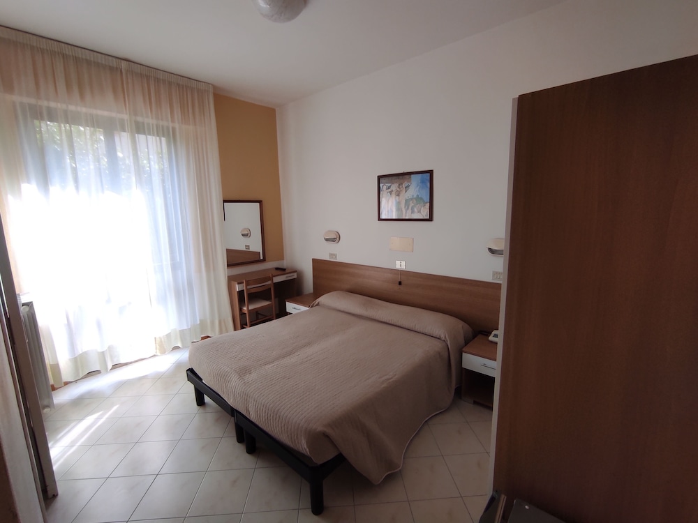 Standard Double Room photo 2