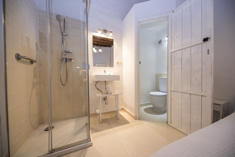Economy Double Room, Ensuite (Macarelleta) photo 3