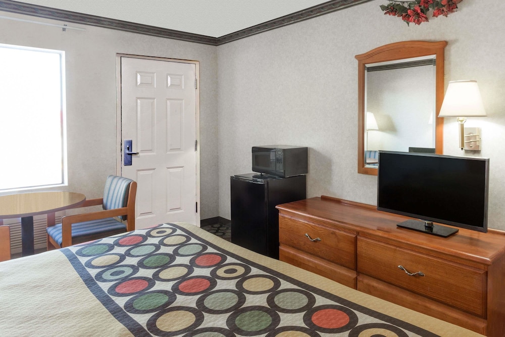 Standard Room, 1 King Bed - Photo 2