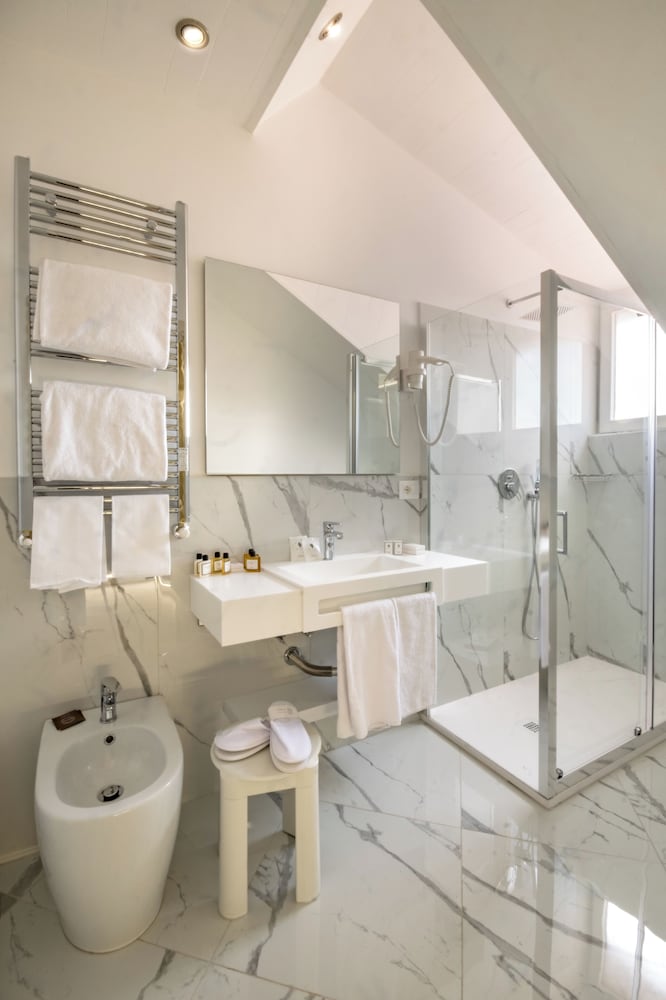 Deluxe Room, City View - Photo 2
