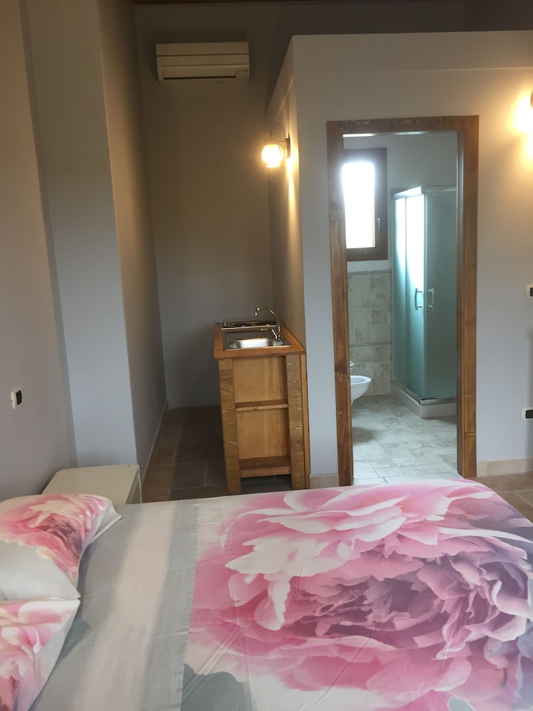 Romantic Studio, 1 Bedroom, Kitchenette, Garden View photo 1