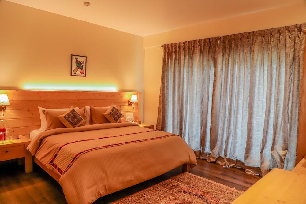 Superior Room with Private Balcony - Photo 4