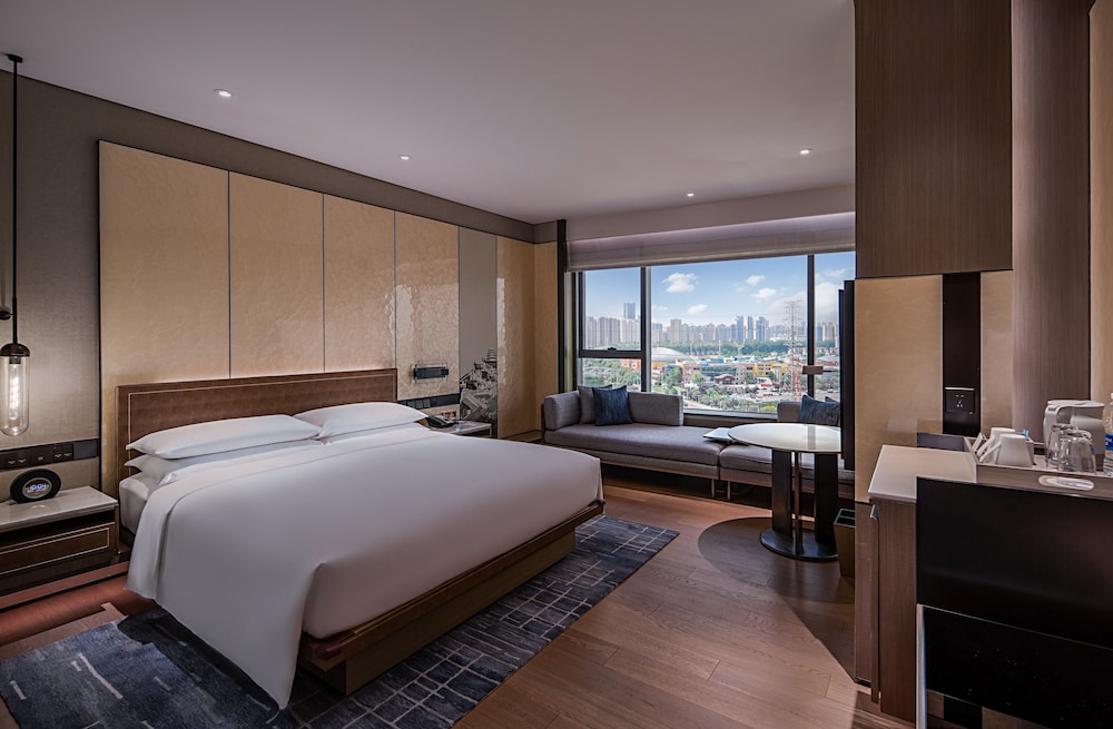 Superior Room, 1 King Bed, City View - Photo 4