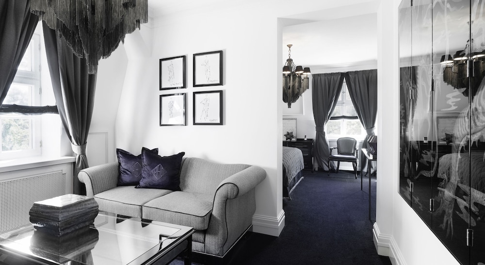 Premium Suite (designed by PATRICK HELLMANN) Premium Suite (designed by PATRICK HELLMANN)
