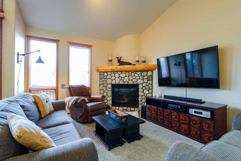 Condo, 2 Bedrooms