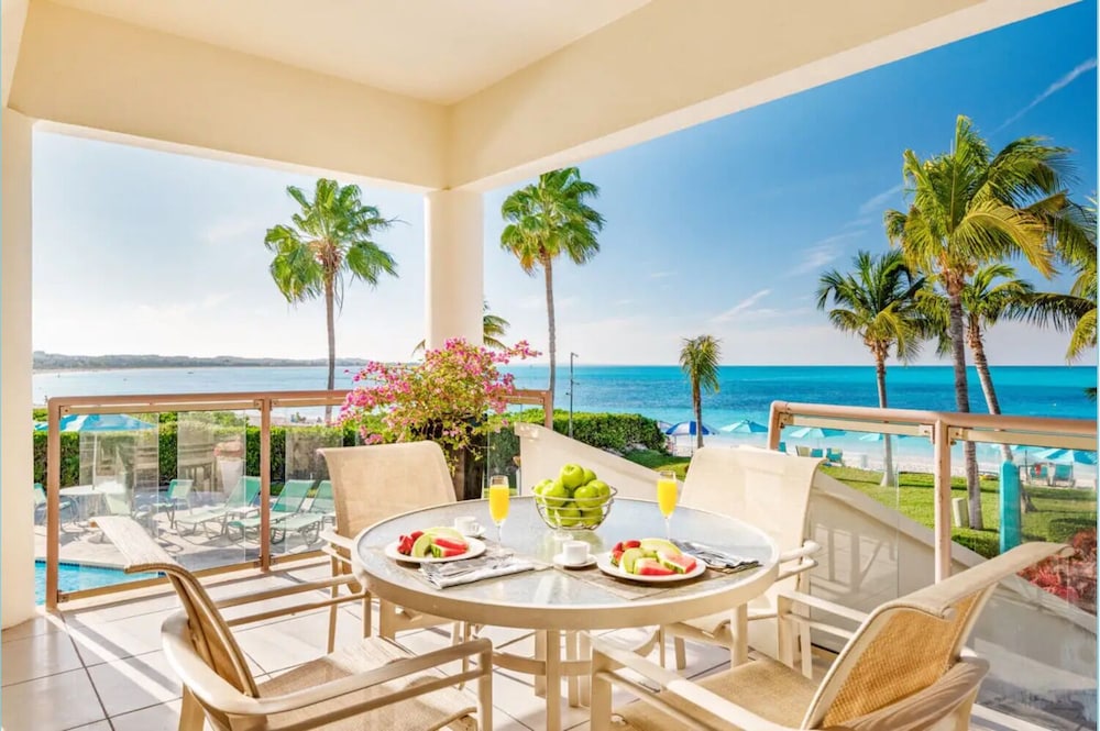 White House Villa, 3 bedrooms, Beach Front photo 1