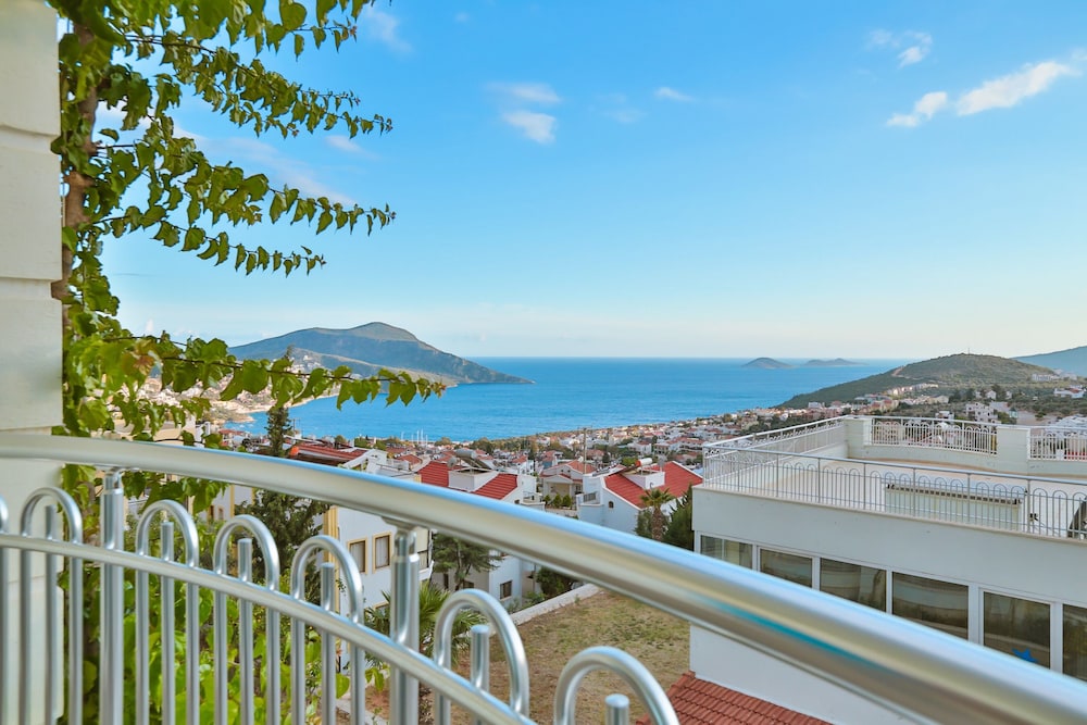 Deluxe Double or Twin Room, Sea View photo 3
