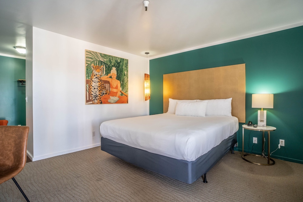 Standard Room, 1 King Bed - Photo 8