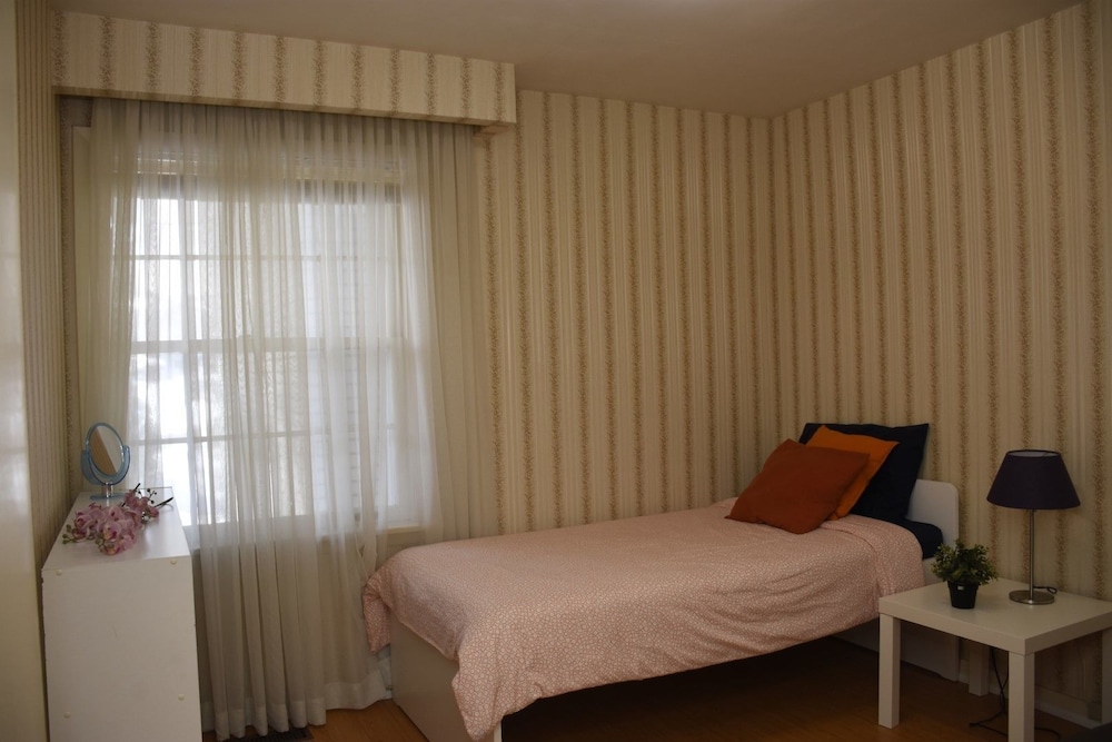 Economy Room