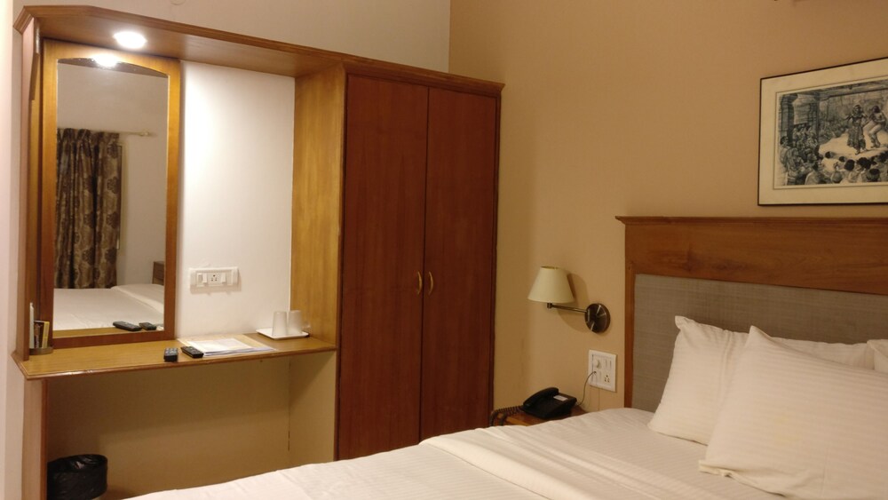 Standard Room, 1 Bedroom, Non Smoking photo 3