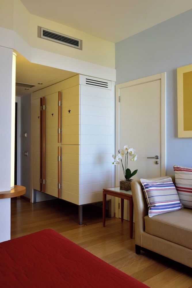 Deluxe Double or Twin Room, Sea View - Photo 6