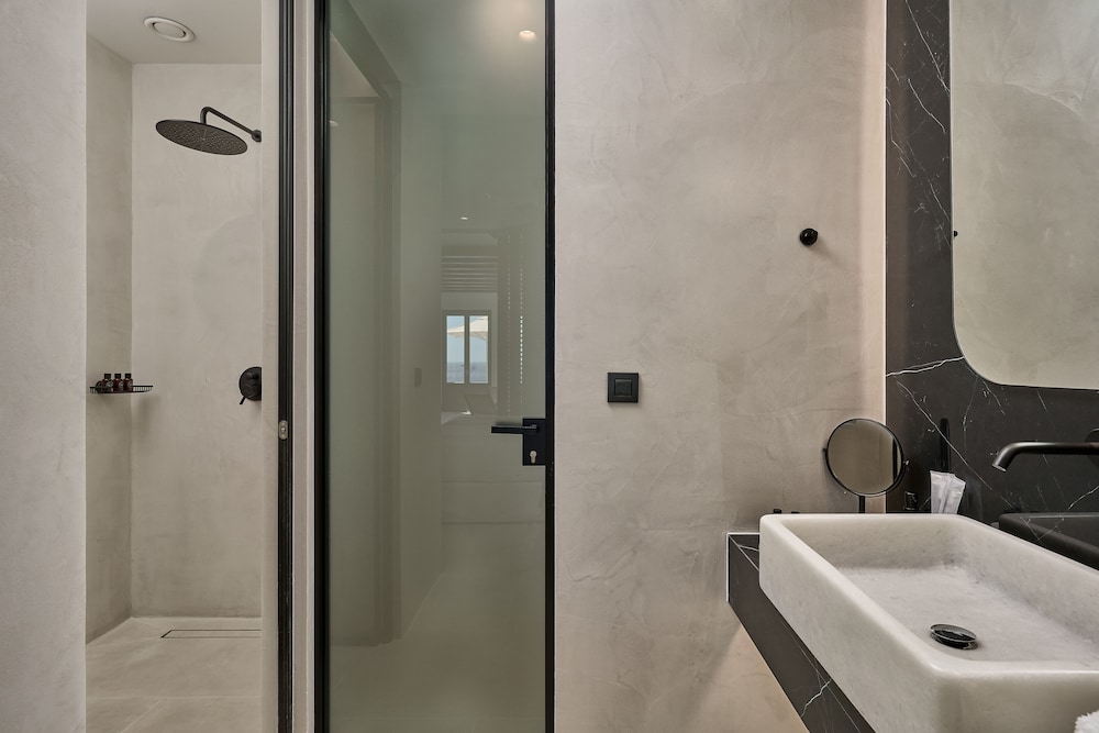 Grand Suite, 3 Bedrooms, Private Pool - Photo 6