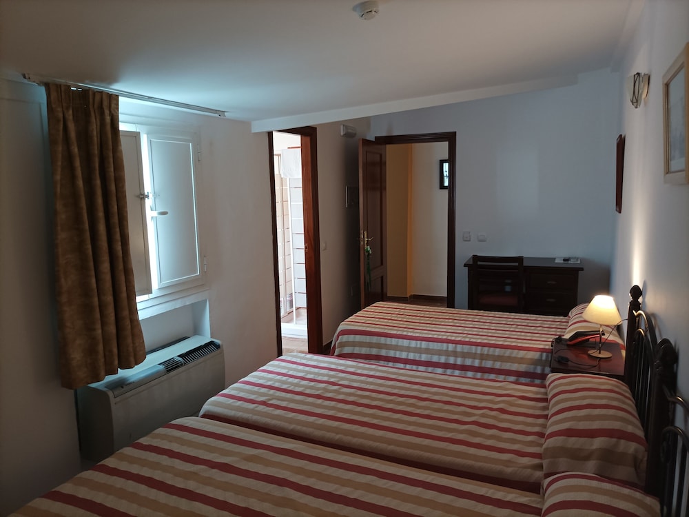 Triple Room, 3 Twin Beds, Courtyard View (Extra bed)