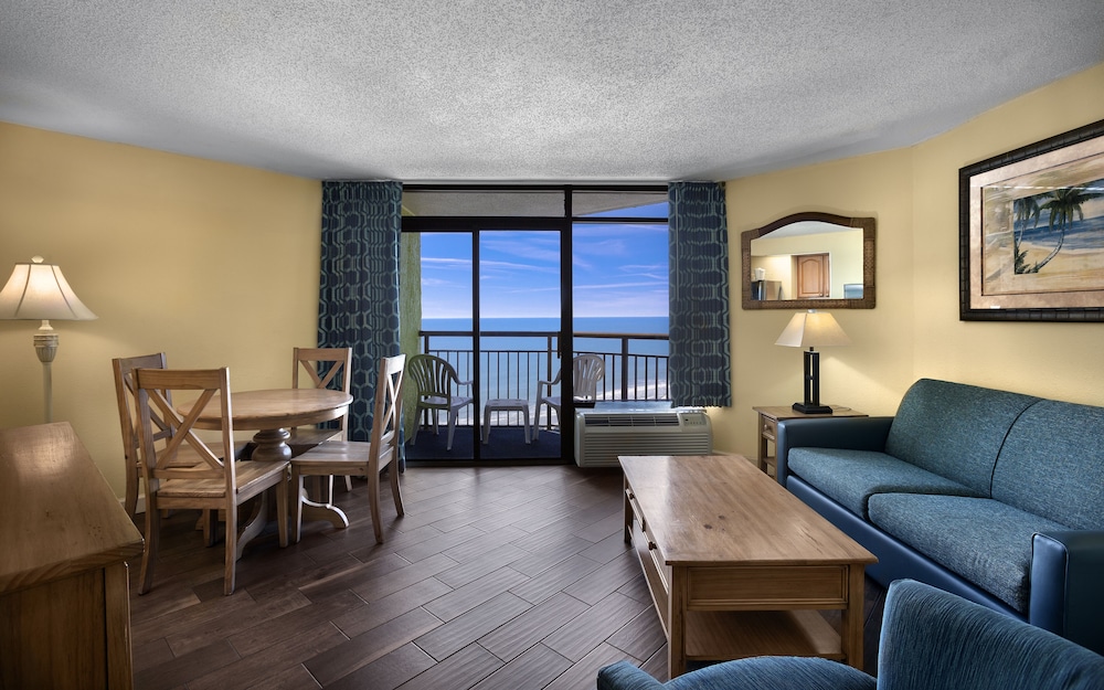 Standard Suite, Oceanfront (King Bed) - Photo 4