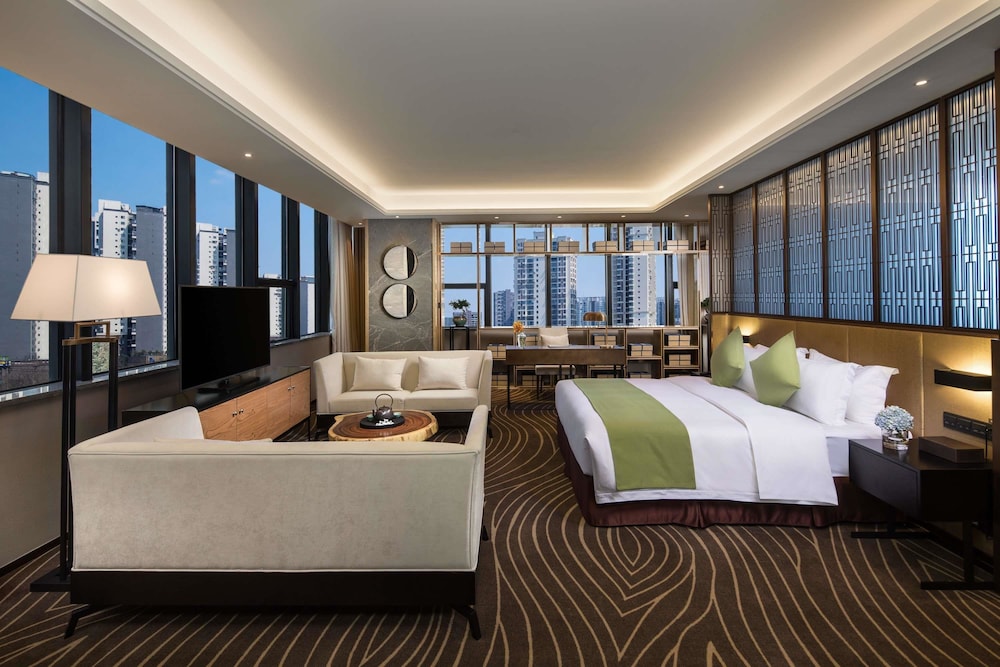 Suite, 1 King Bed, Smoking (Ramada Suite)