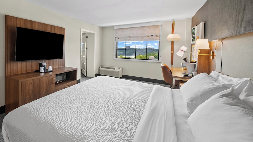 Suite, 1 King Bed (Canadian Skyline View) - Photo 24