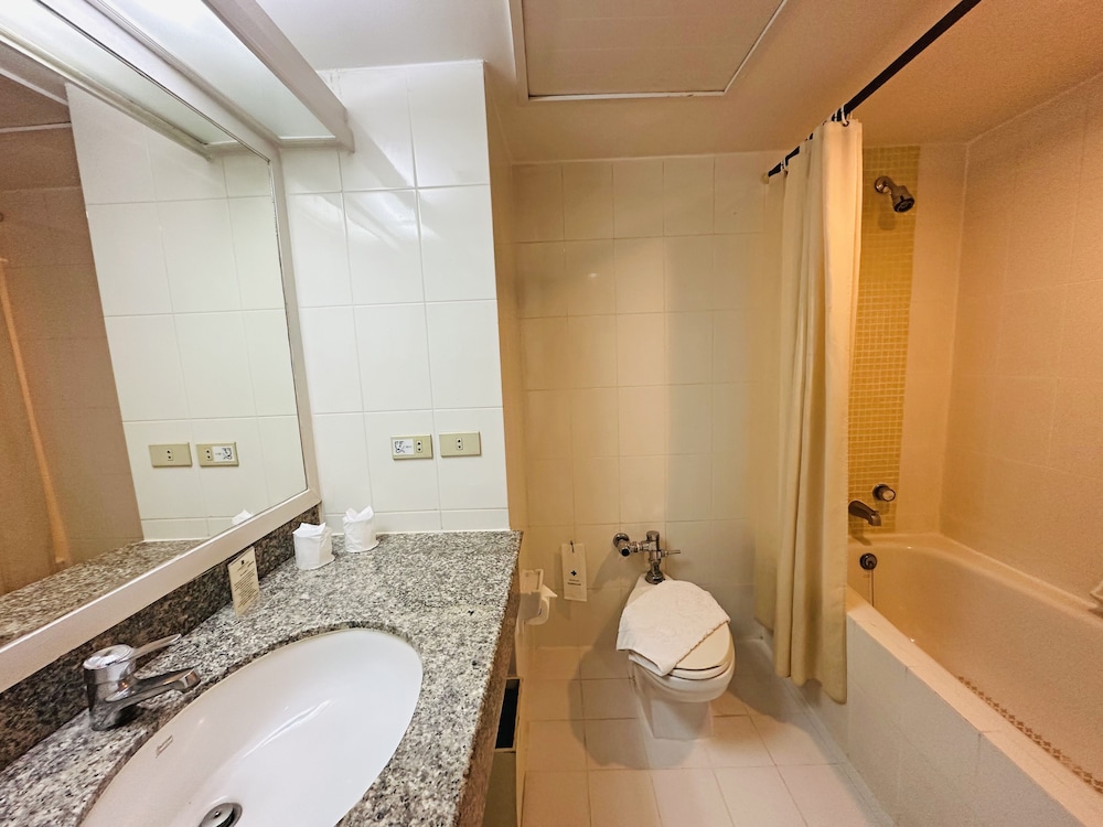 Standard Twin Room - Photo 12