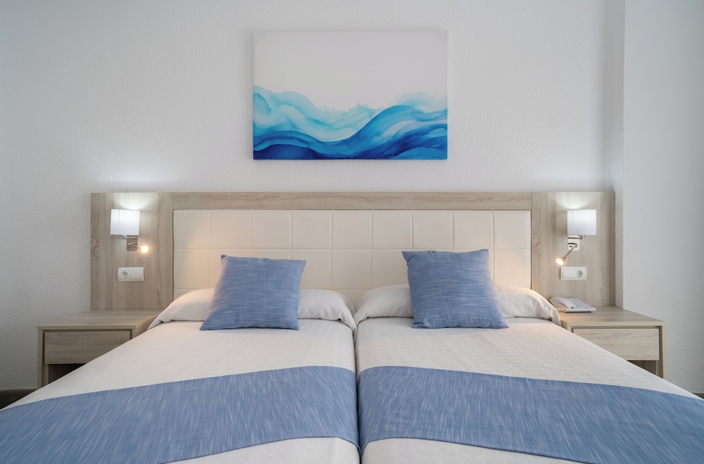 Superior Double Room, Terrace, Pool View (3 adults, 2 children) photo 3