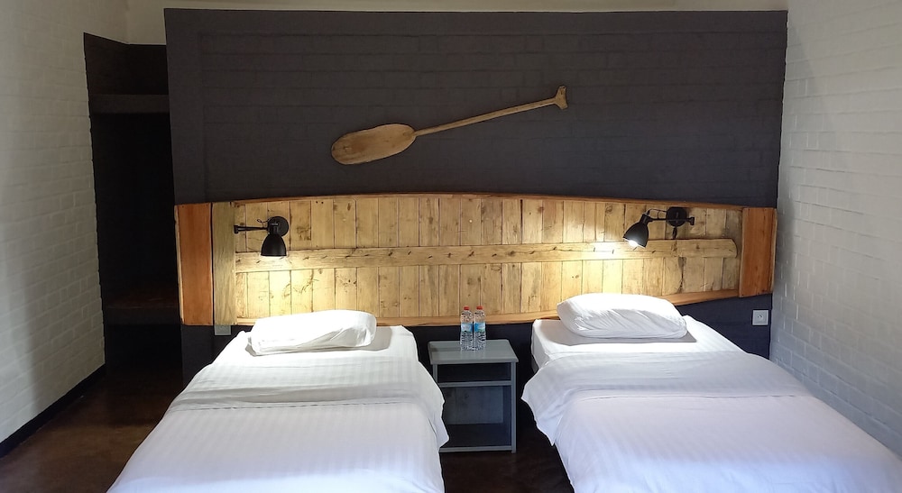 Basic Double or Twin Room, Garden View