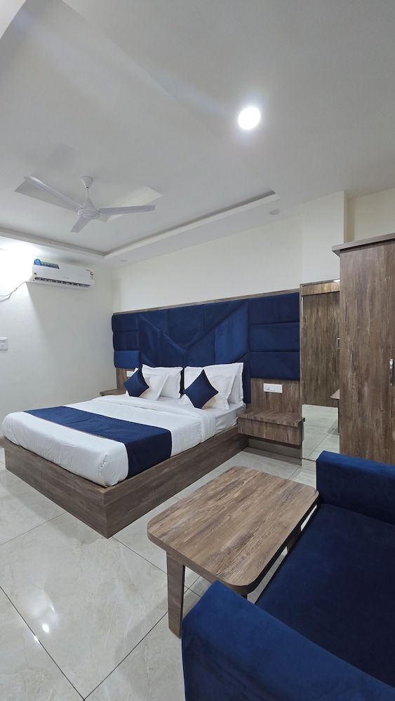 Premium Twin Room - Photo 1