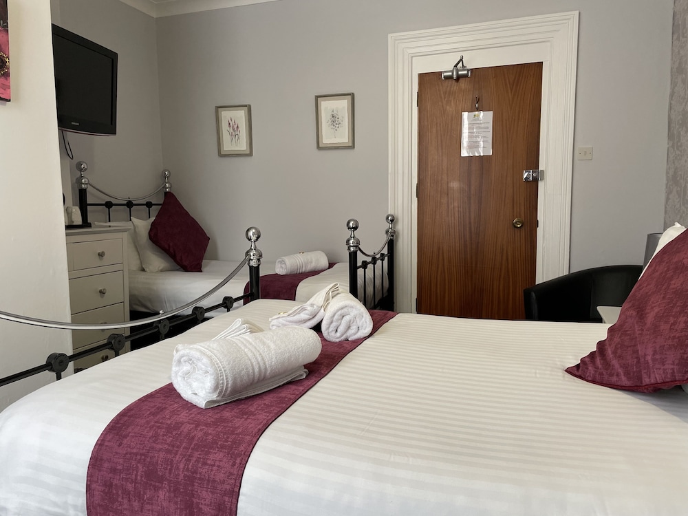 Triple Room, Ensuite photo 2