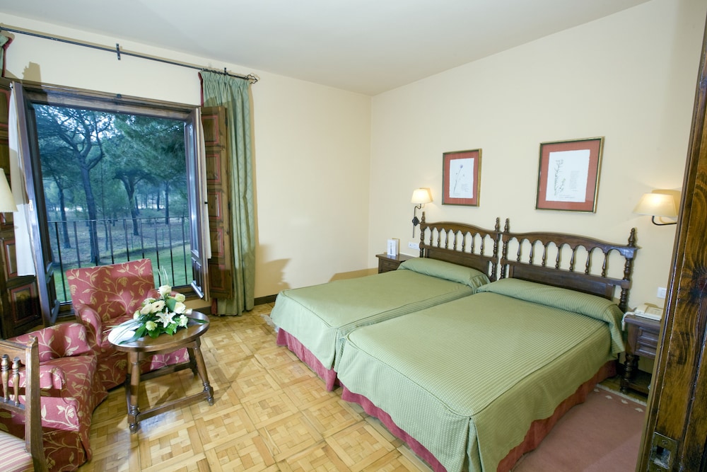 Standard Twin Room (2 adults + 1 child)