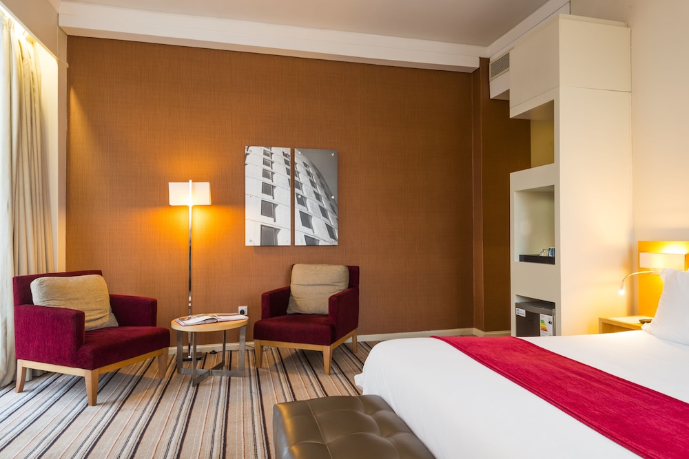 Room, 1 King Bed with Sofa bed, City View photo 2