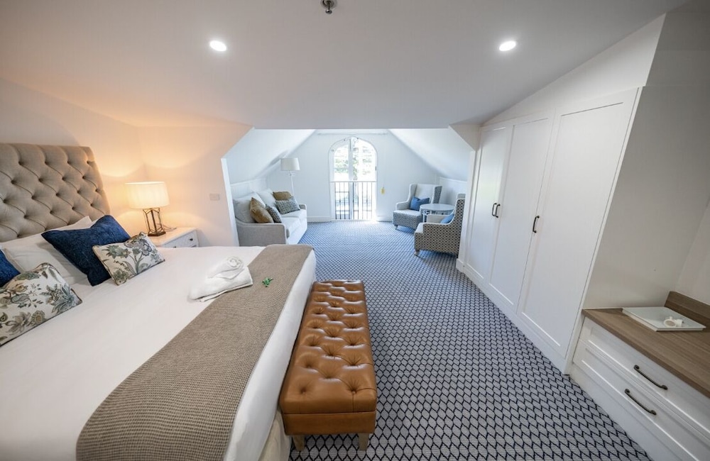 Room 5 Upstairs Deluxe Ocean Suite