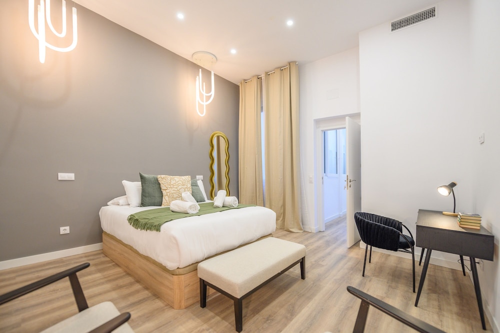 Apartment, Smoking