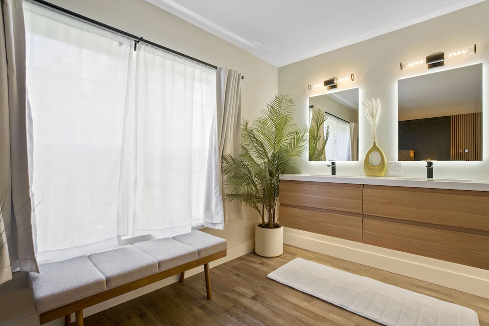 Deluxe Room - Photo 5