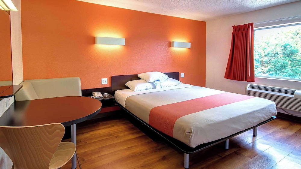Standard Room, 1 King Bed, Non Smoking, Kitchenette photo 1