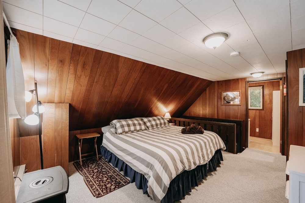 Cabin, 2 Bedrooms photo 1