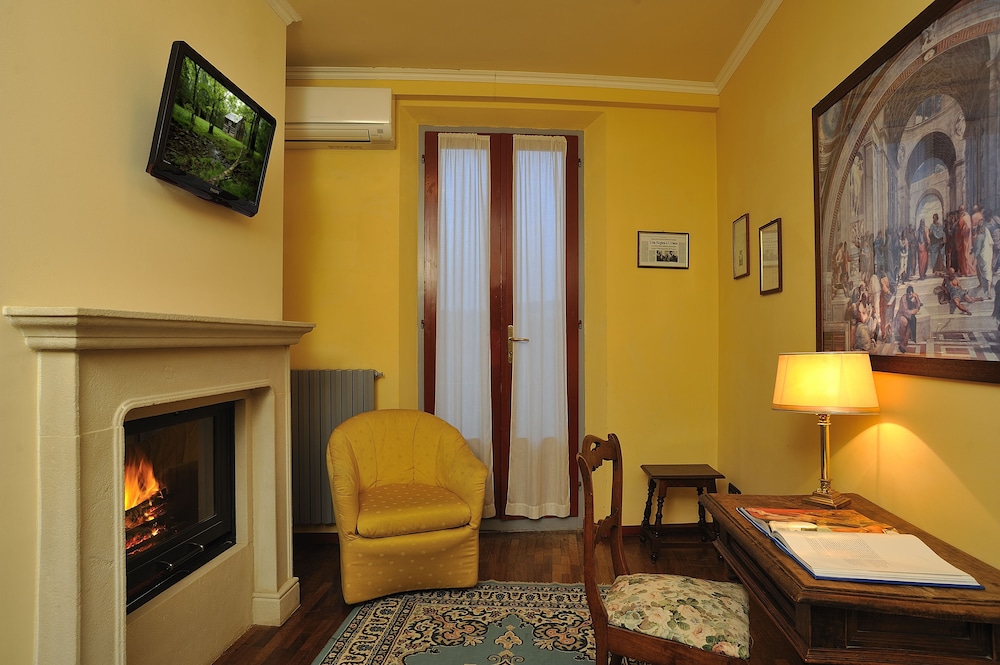 Deluxe Suite photo 2